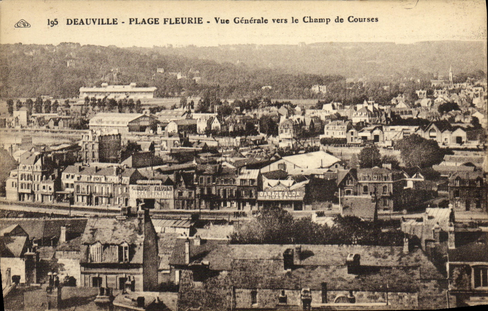Deauville - Plage Fleurie - Vue Générale vers le Champ de Courses