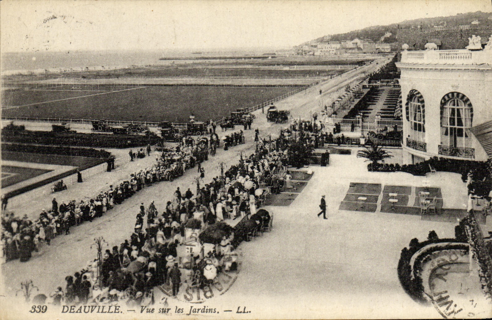Deauville — Vue sur les Jardins — LL. — n° 339