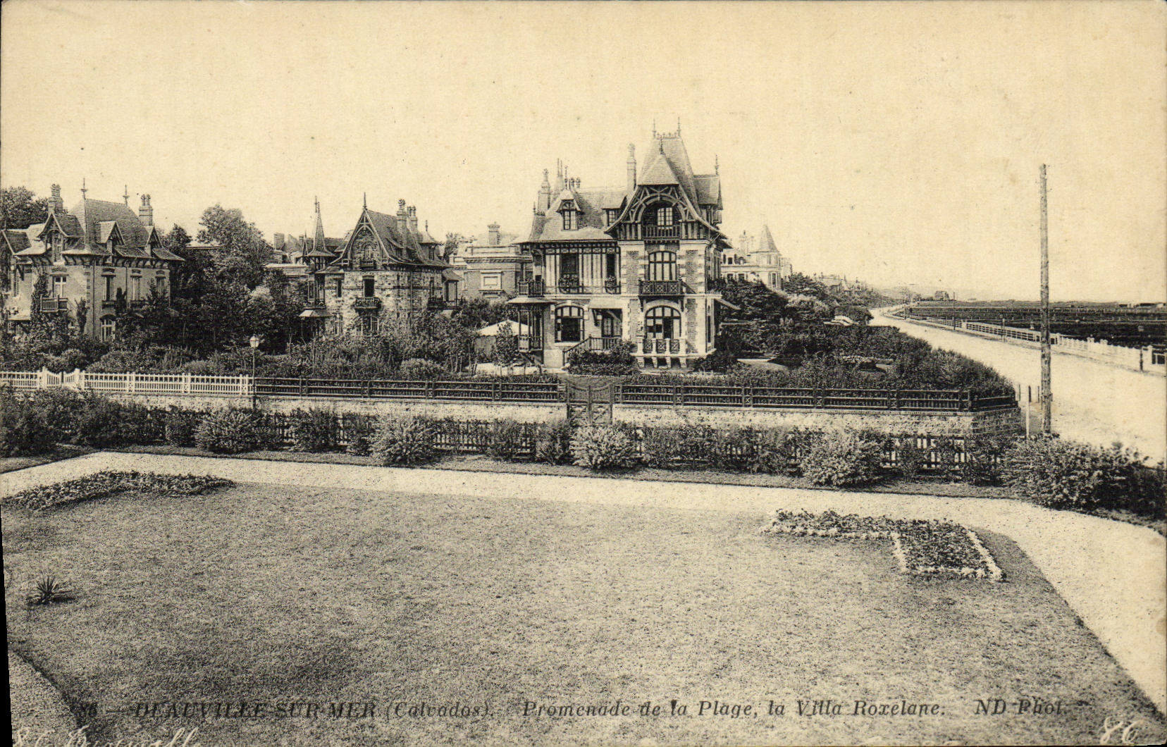 Pérenville-sur-Mer (Calvados) — Promenade de la Plage, la Villa Rozelane — ND Phot.