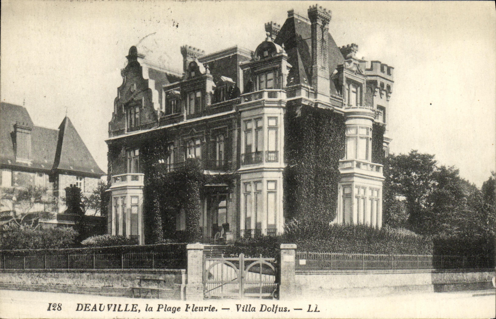 Deauville, la Plage Fleurie — Villa Dolfus — LL