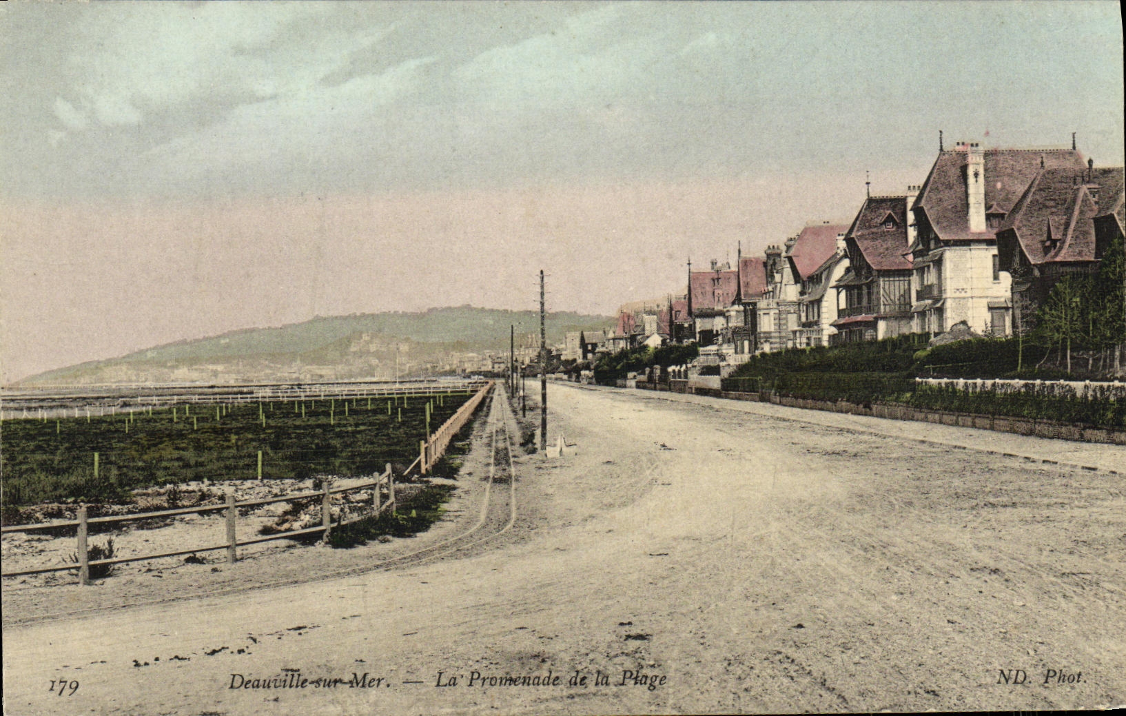 Deauville-sur-Mer — La Promenade de la Plage — ND Phot. — n° 179