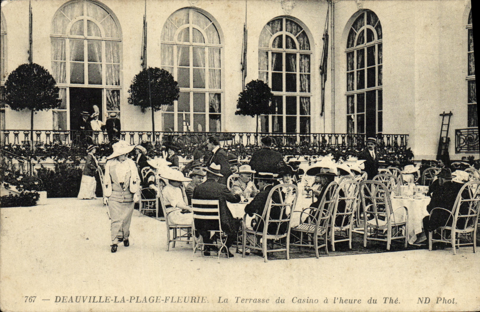 CPA Deauville la Plage Fleurie La Terrasse du Casino a l heure du The