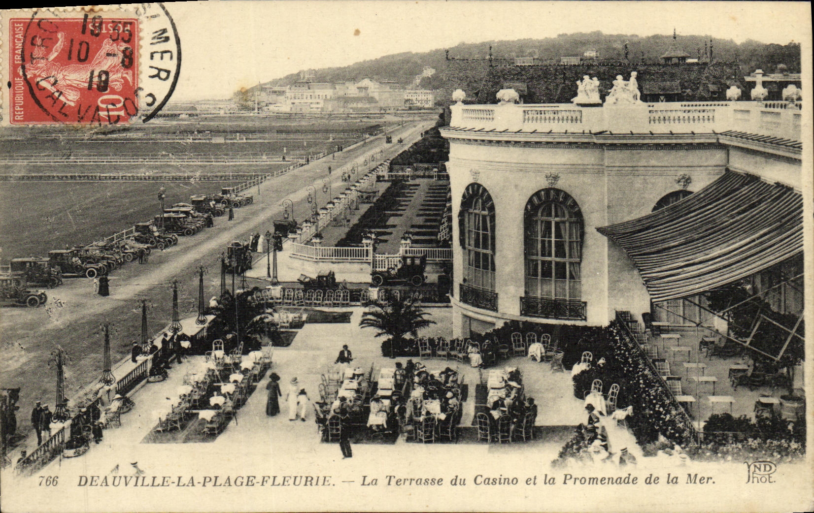 CPA Deauville la Plage Fleurie La Terrasse du Casino et la Promenade de la Mer