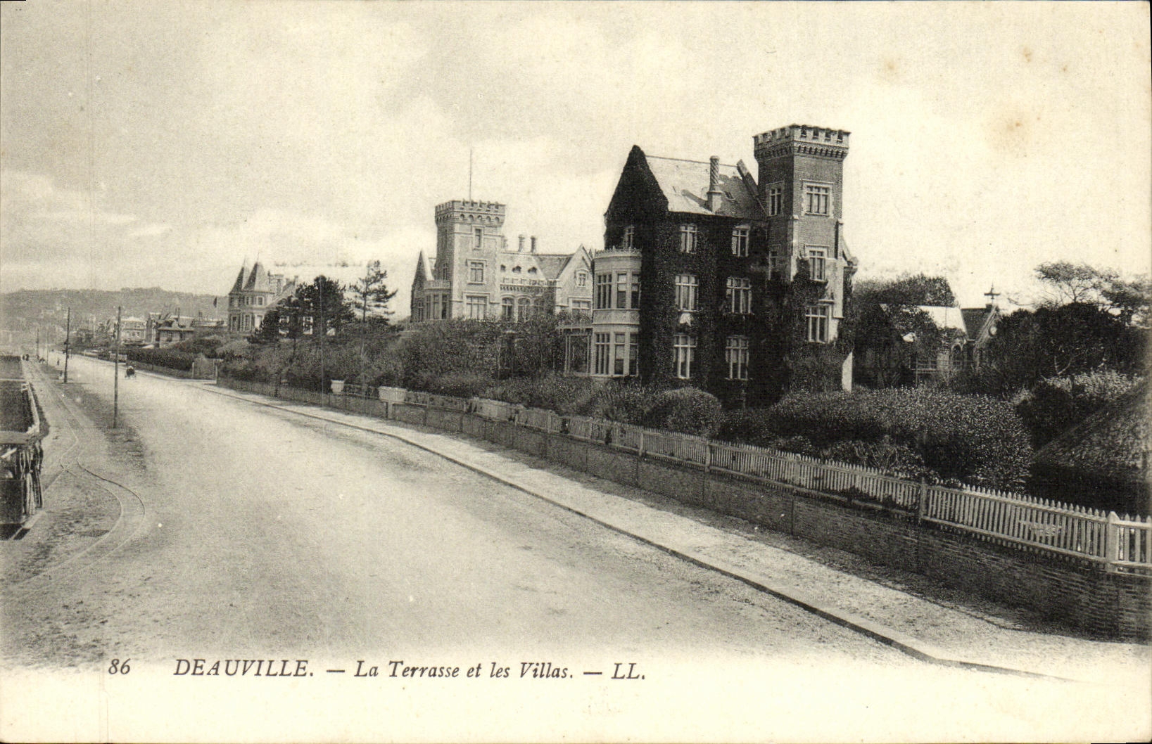 CPA Deauville La Terrasse et les Villas