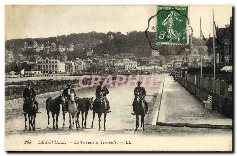 CPA Deauville La Terrasse et Trouville Chevaux 