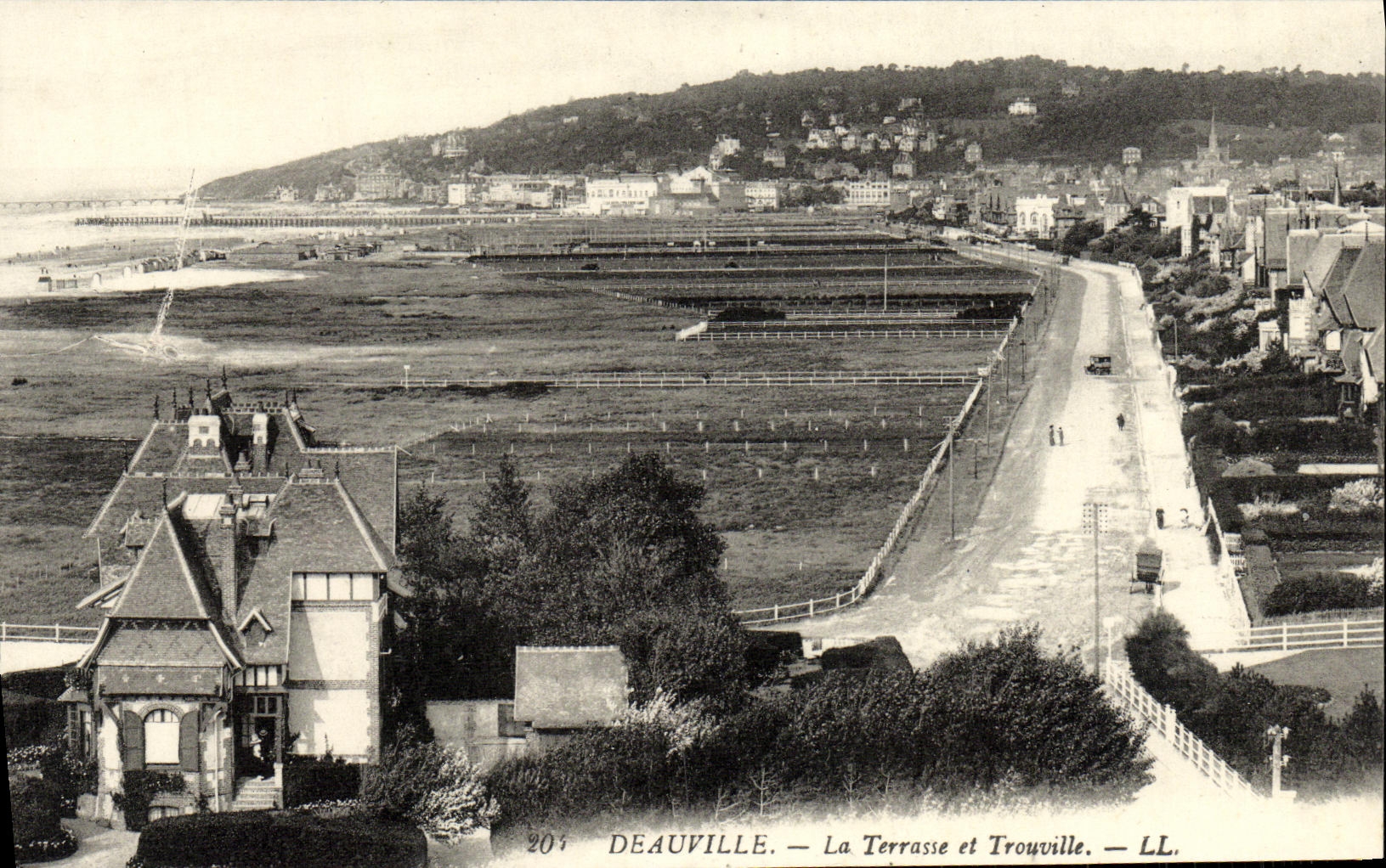 Deauville — La Terrasse et Trouville — LL.