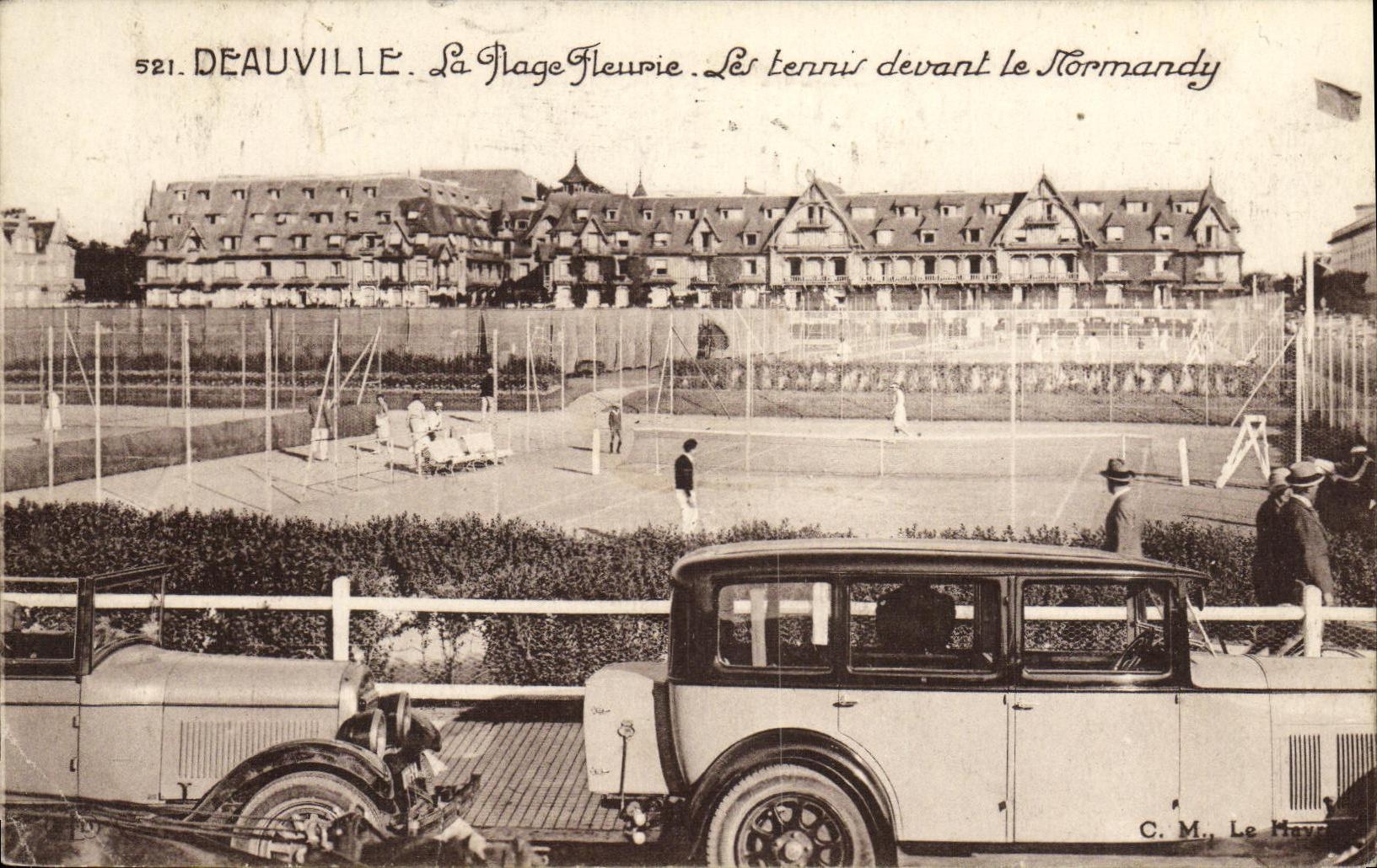 Deauville. La Plage Fleurie. Les tennis devant le Normandy — C.M., Le Havre, n°521