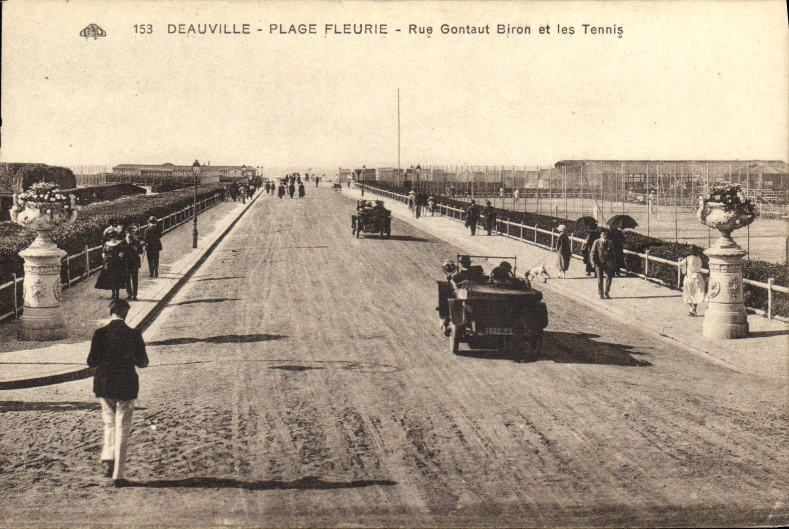 Deauville - Plage Fleurie - Rue Gontaut Biron et les Tennis