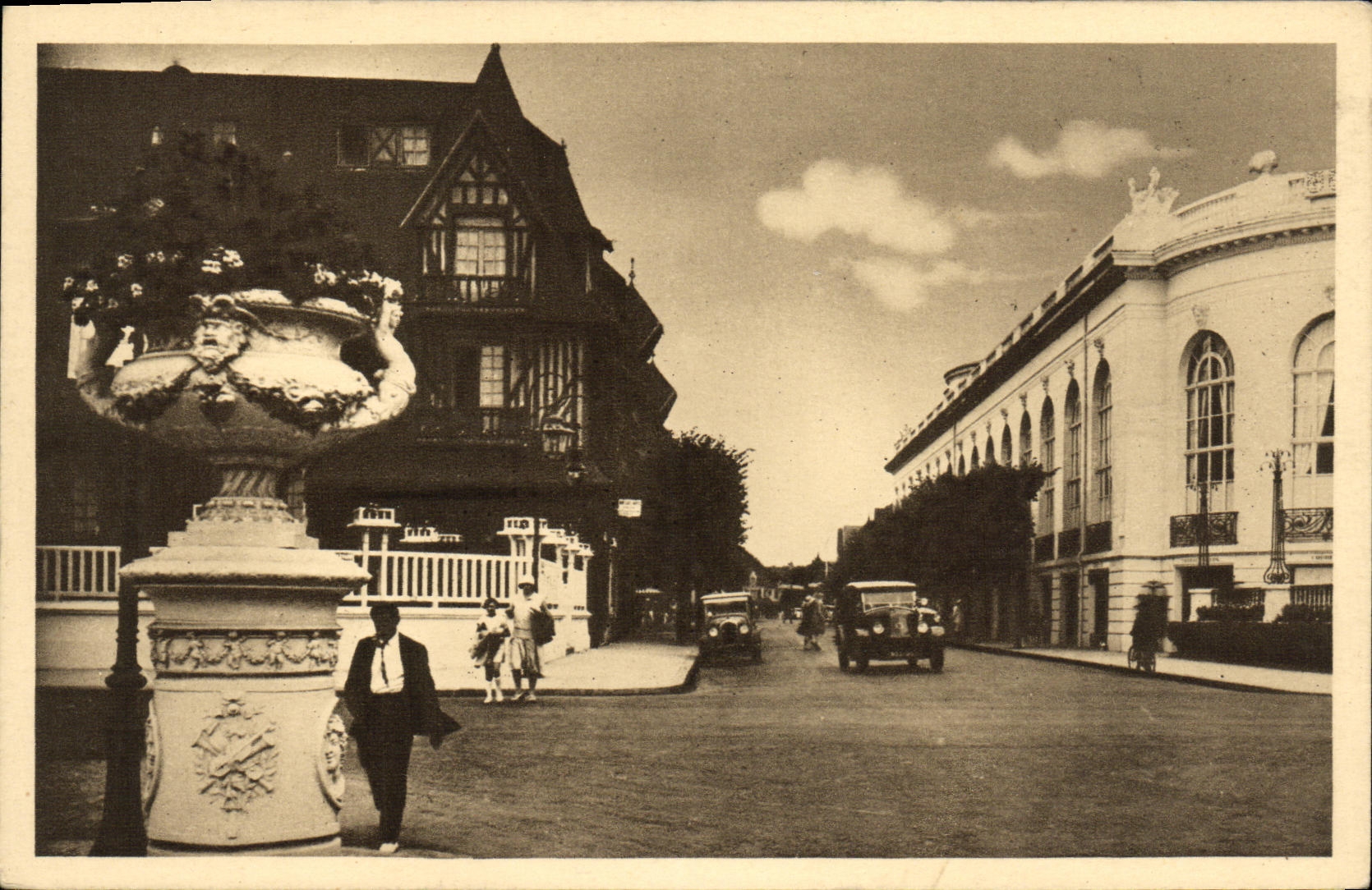 Deauville, Rue Gontaut-Biron — La Plage Flenrie — Cartes 'La Cigogne' n°25