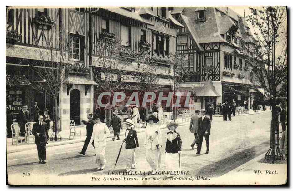CPA Deauville La Plage Fleurie Rue Gontaut Biron Vue sur le Normandy Hotel