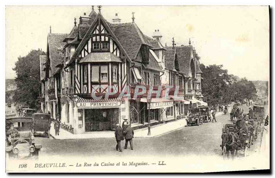 CPA Deauville La Rue du Casino et les Magasins Au printemps