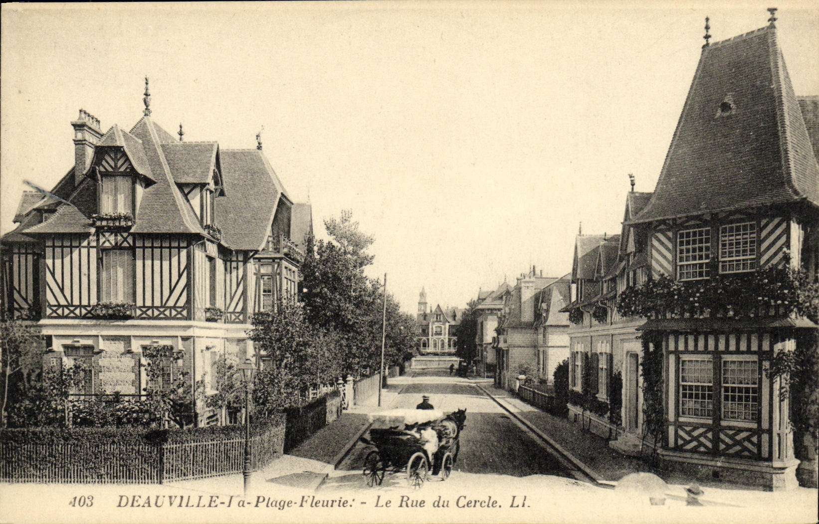 CPA Deauville la Plage Fleurie La Rue du Cercle