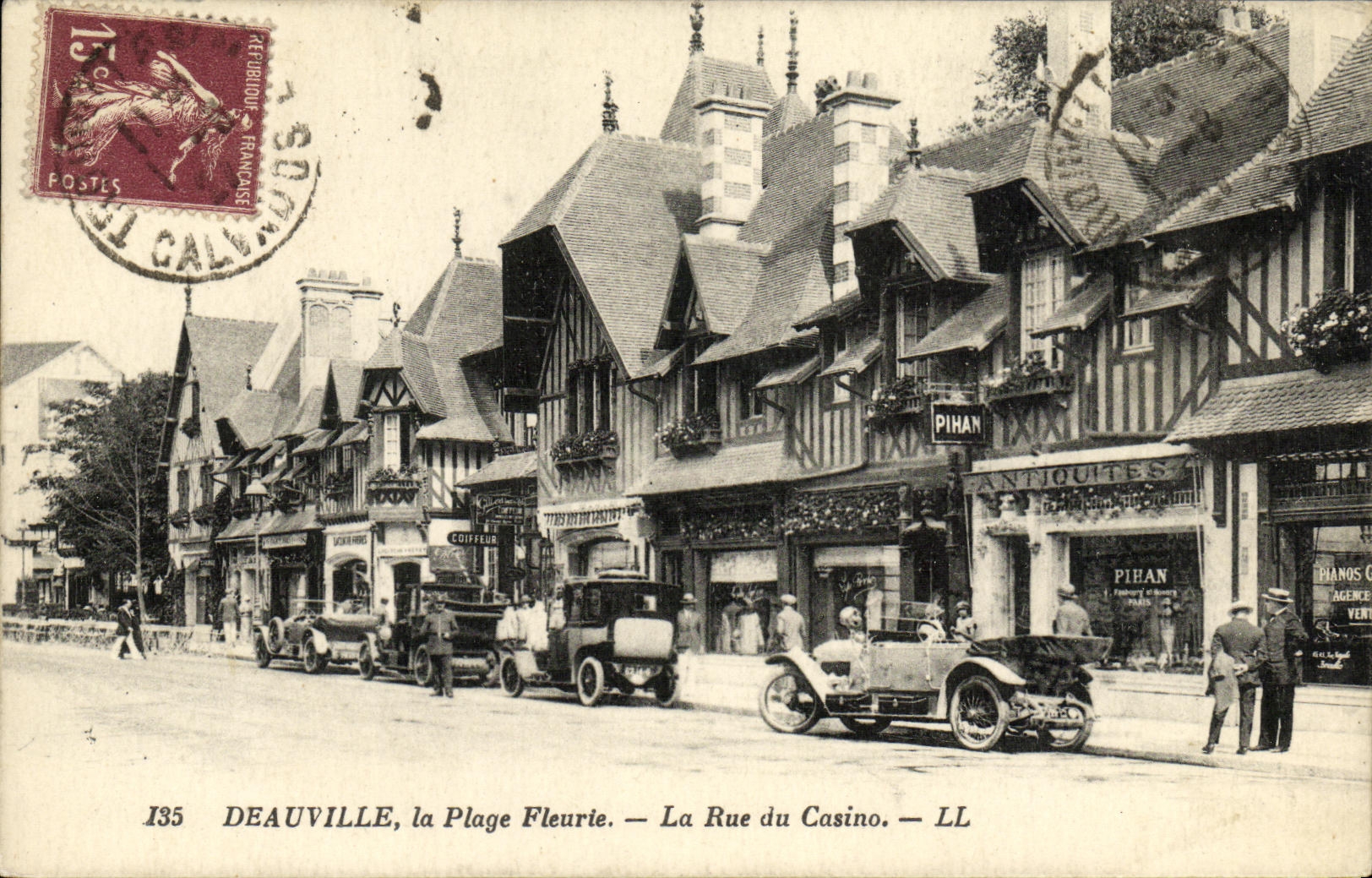 Deauville, la Plage Fleurie — La Rue du Casino — LL