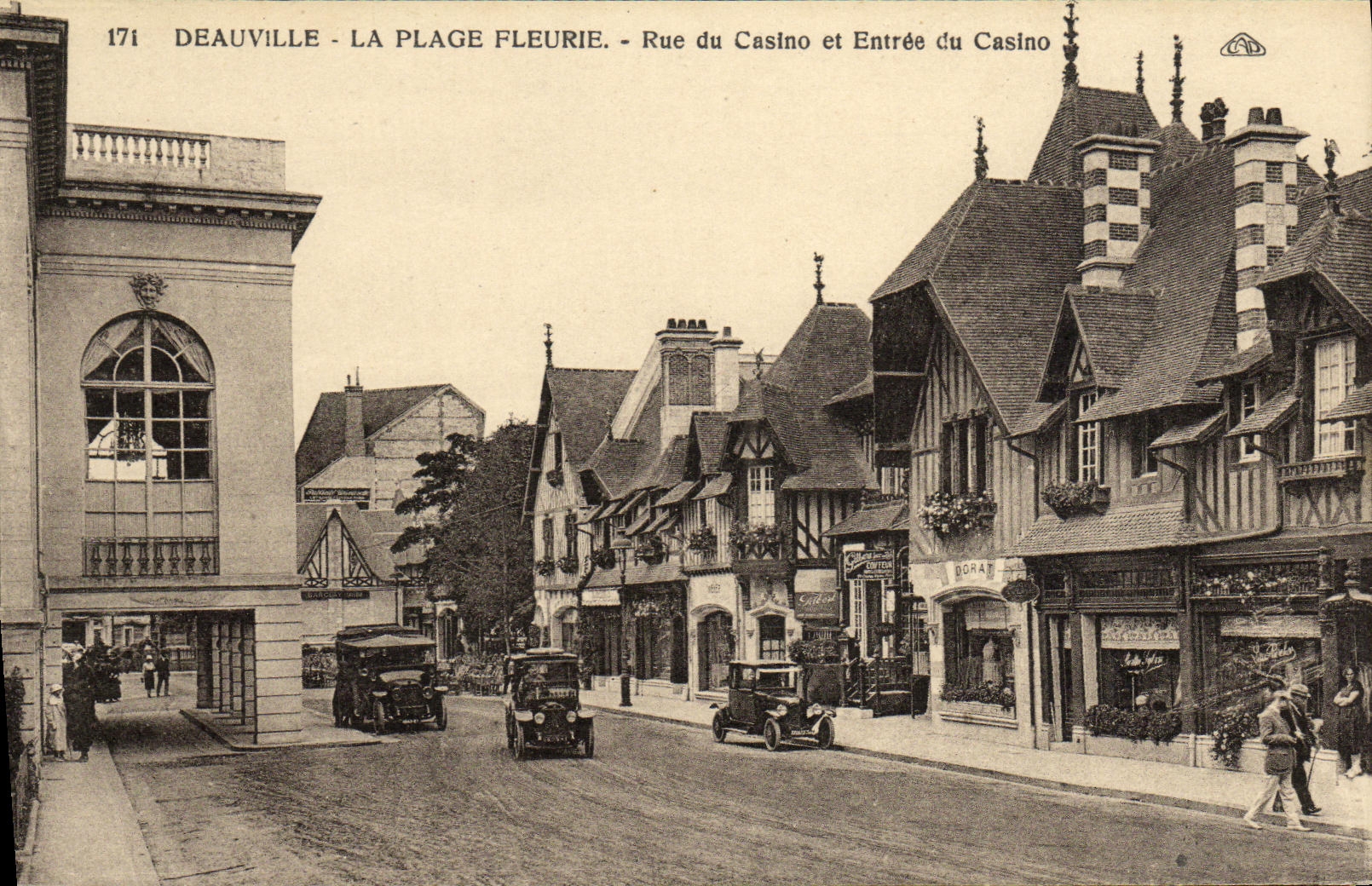 CPA Deauville La Plage Fleurie Rue du casino et Entree du Casino Magasin au Printemps