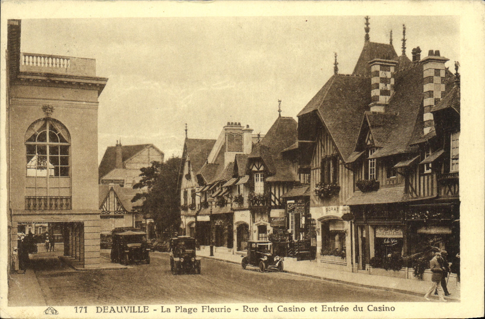 CPA Deauville La Plage Fleurie Rue du Casino et Entree du Casino