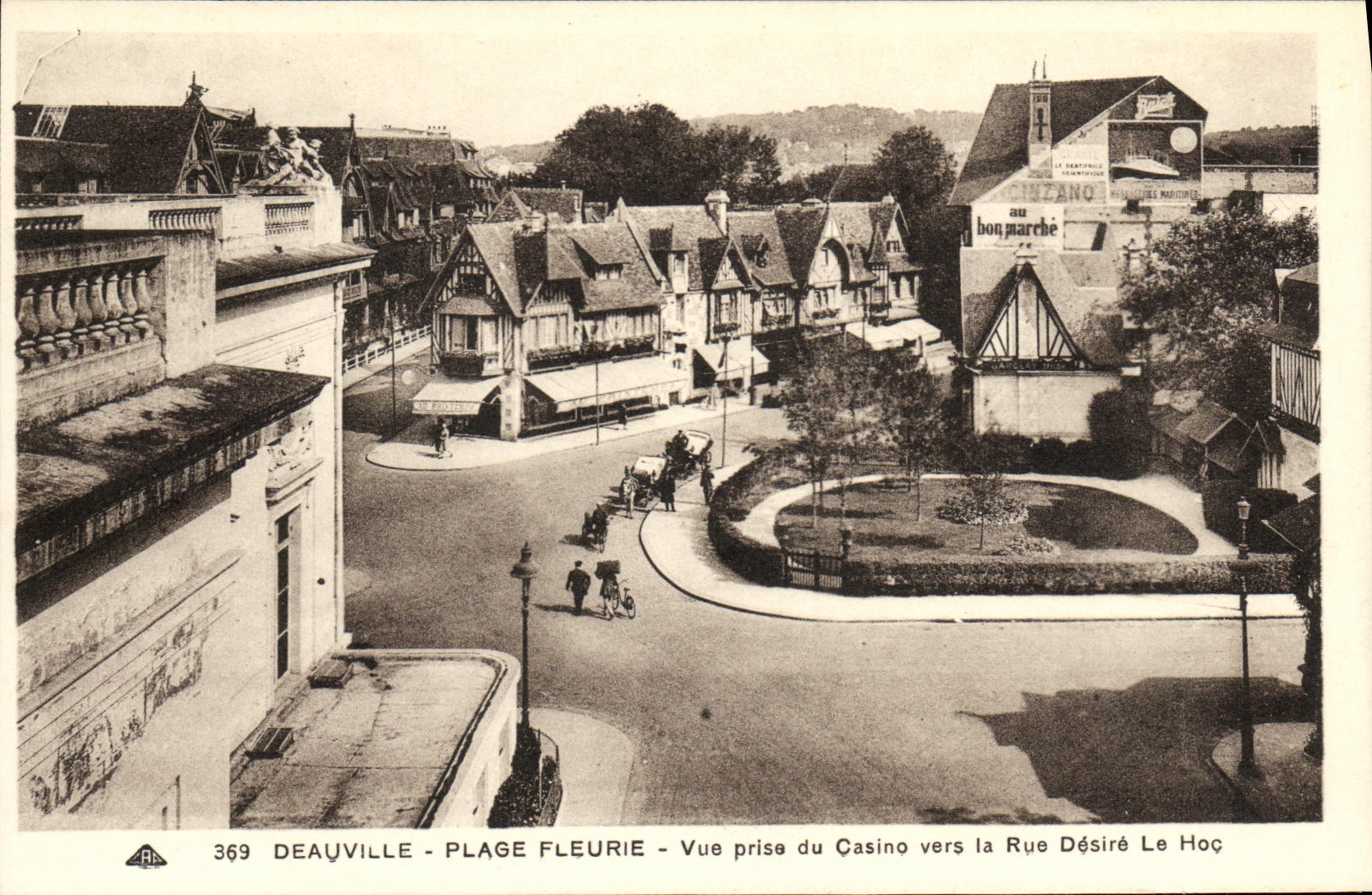 Deauville - Plage Fleurie - Vue prise du Casino vers la Rue Désiré Le Hoç