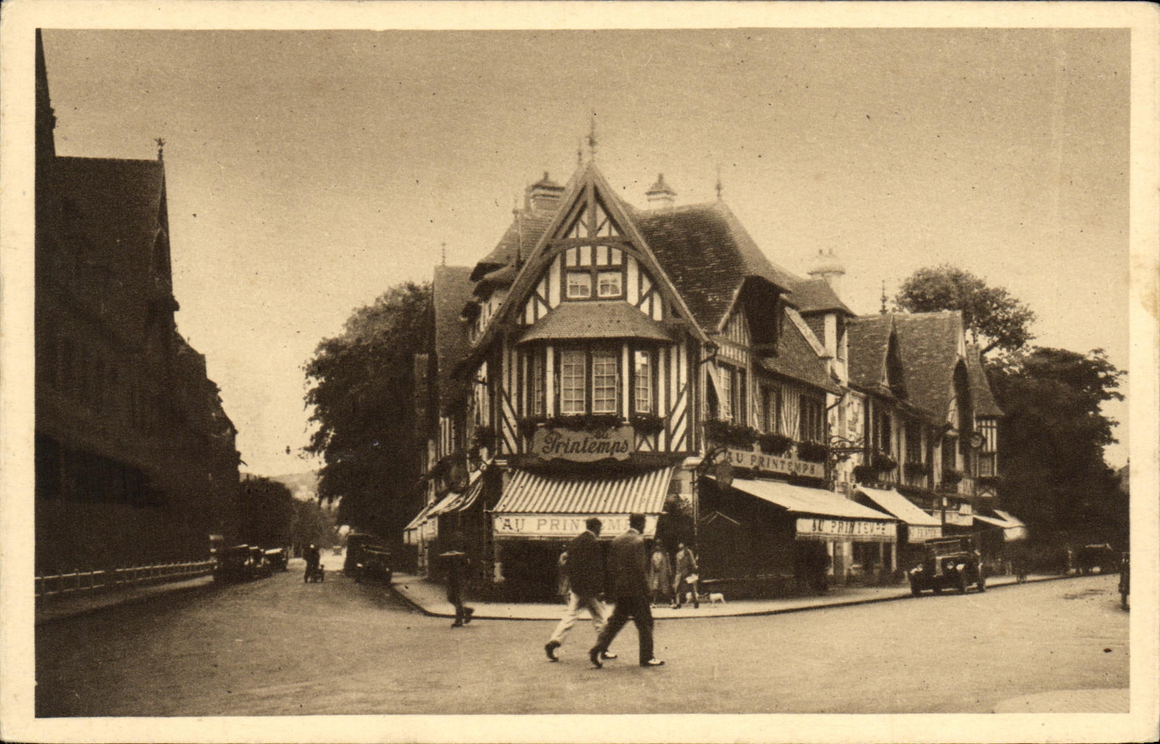 Au Printemps — magasin à colombages — Deauville
