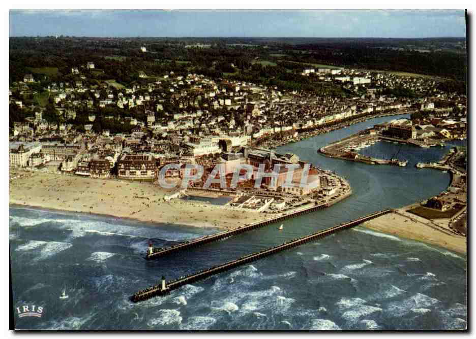 Deauville - Trouville — Vue aérienne sur le Port et les Jetées — Lumicap