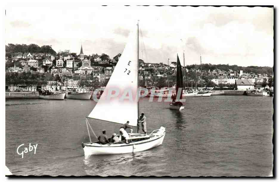 CPM Deauville La Plage Fleurie Le Port Bateaux