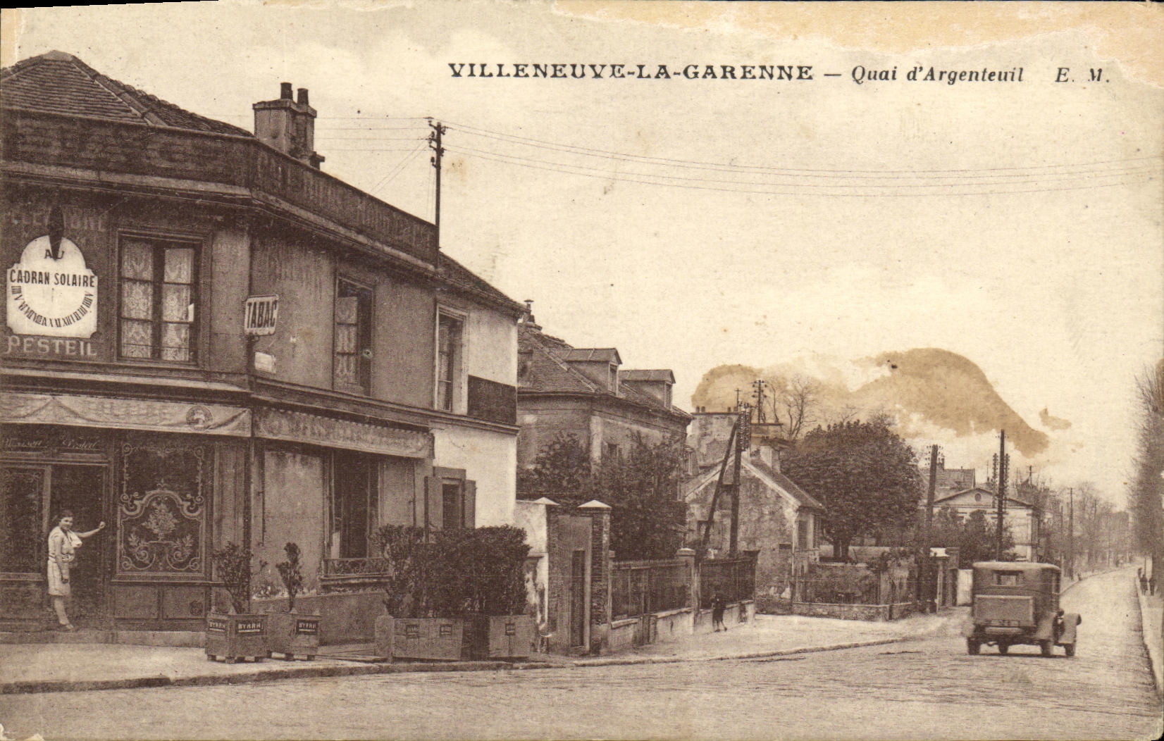 CPA Villeneuve la Garenne Quai d Argenteuil Cadran solaire