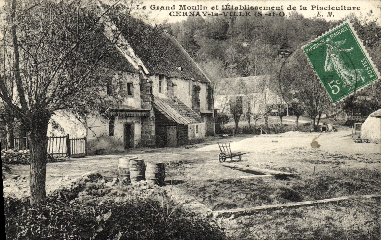 Le Grand Moulin et l'Établissement de la Pisciculture — CERNAY-la-VILLE (S.-et-O.) — E. M.