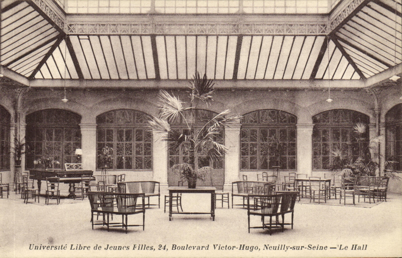 CPA Universite Libre de Jeunes Filles Boulevard Victor Hugo Neuilly sur Seine Le Hall