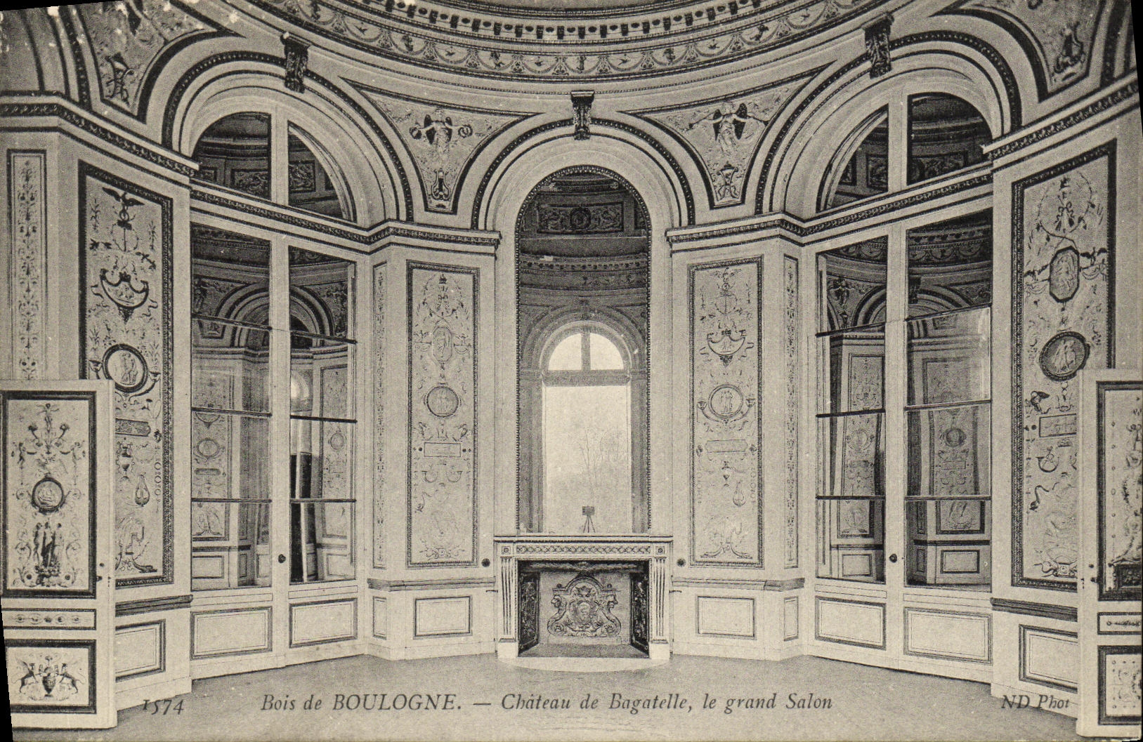 Château de Bagatelle, le grand Salon — Bois de Boulogne — ND Phot