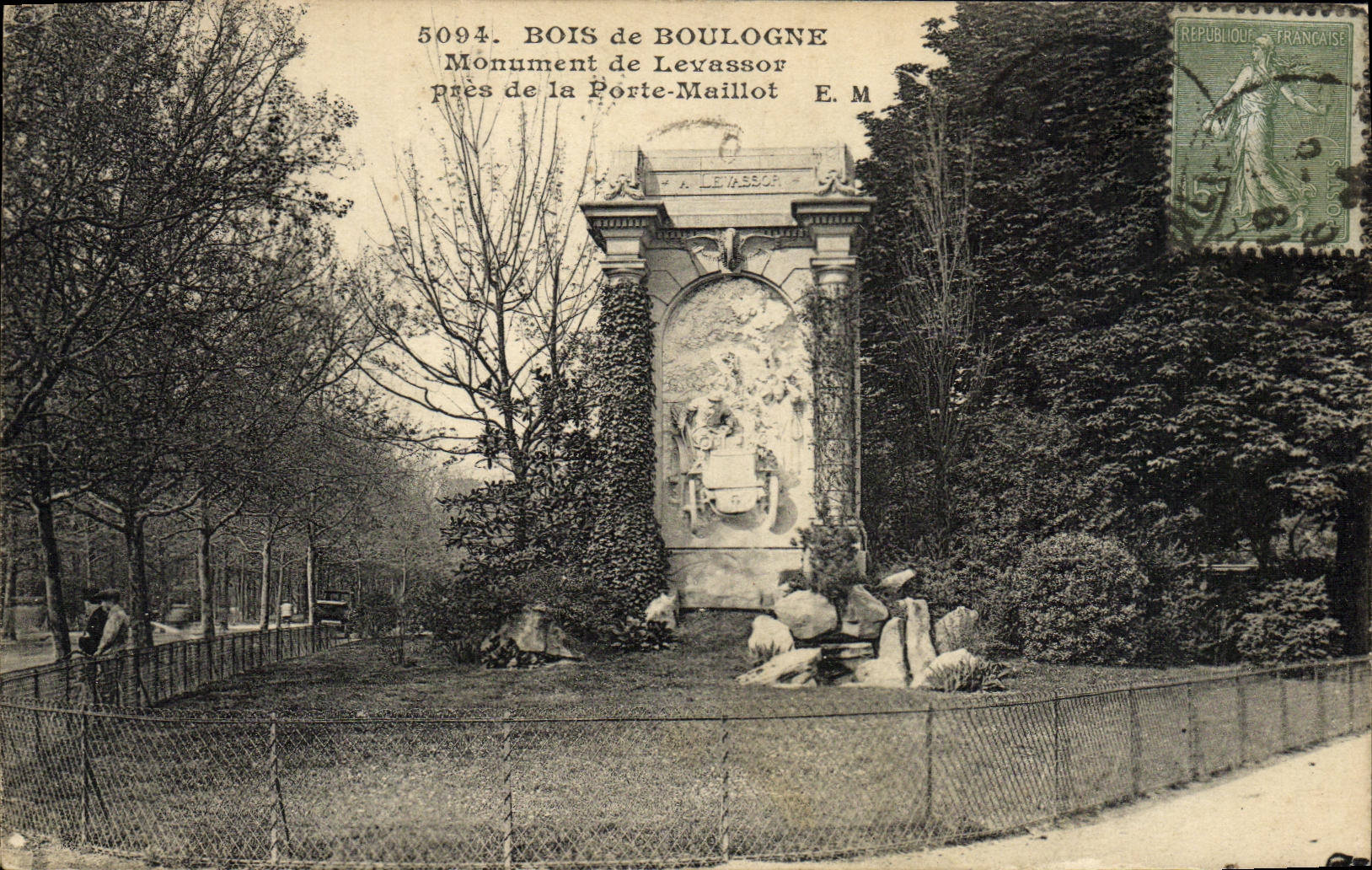 CPA Bois de Boulogne Monument de Levassor pres de la Porte Maillot