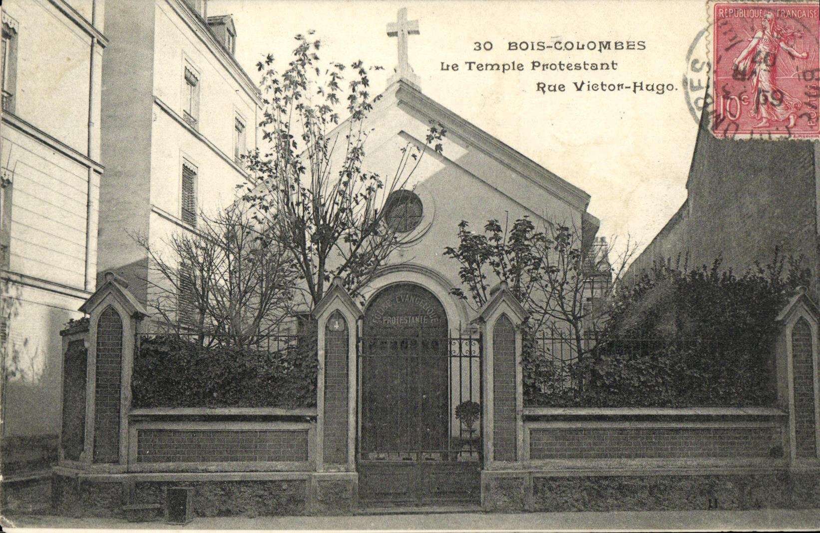 CPA Bois Colombes Le Temple Protestant Rue Victor Hugo