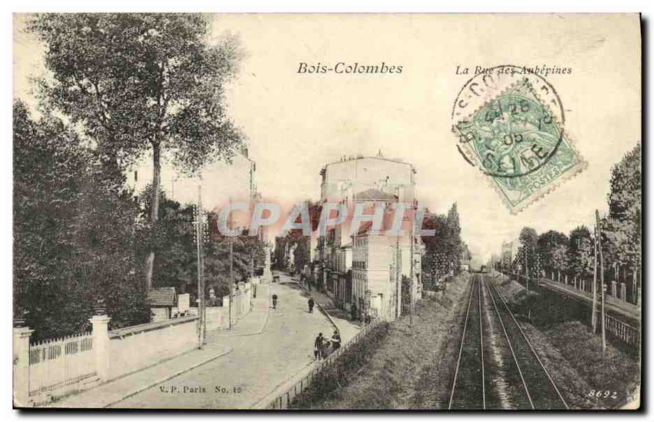 CPA Bois Colombes La rue des Aubepines Train
