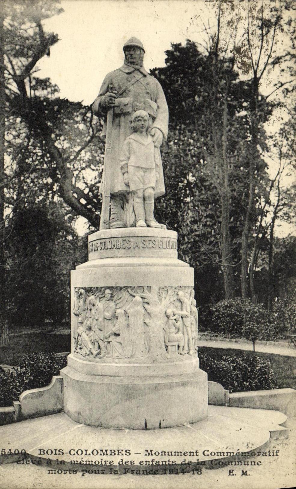 CPA Bois Colombes Monument a la memoire des enfants de la commune morts pour la France Militaria