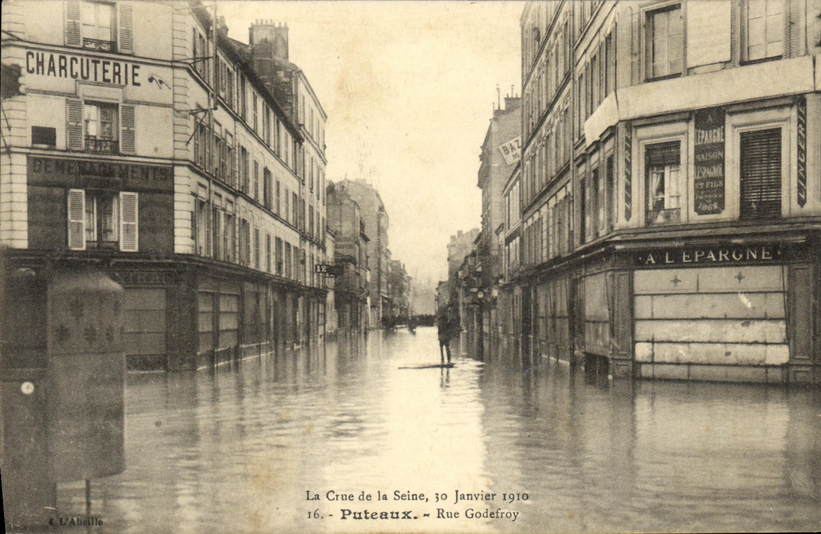 CPA Puteaux Rue Godefroy Crue de la Seine Janvier 1910 Inondations Charcuterie