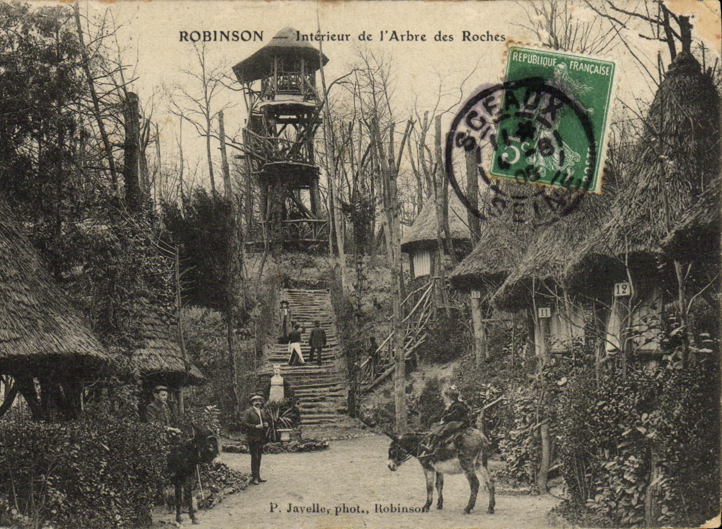 CPA Robinson Interieur de l Arbre des Roches Anes Enfants