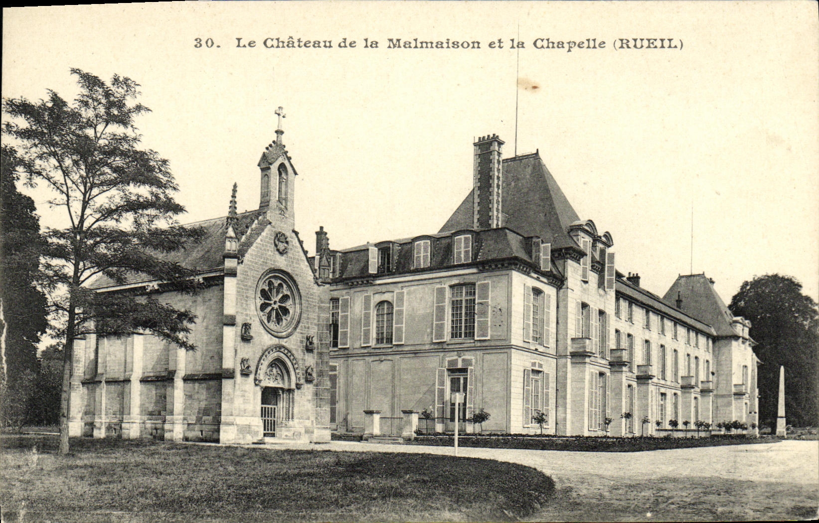 CPA Le Chateau de la Malmaison et la Chapelle