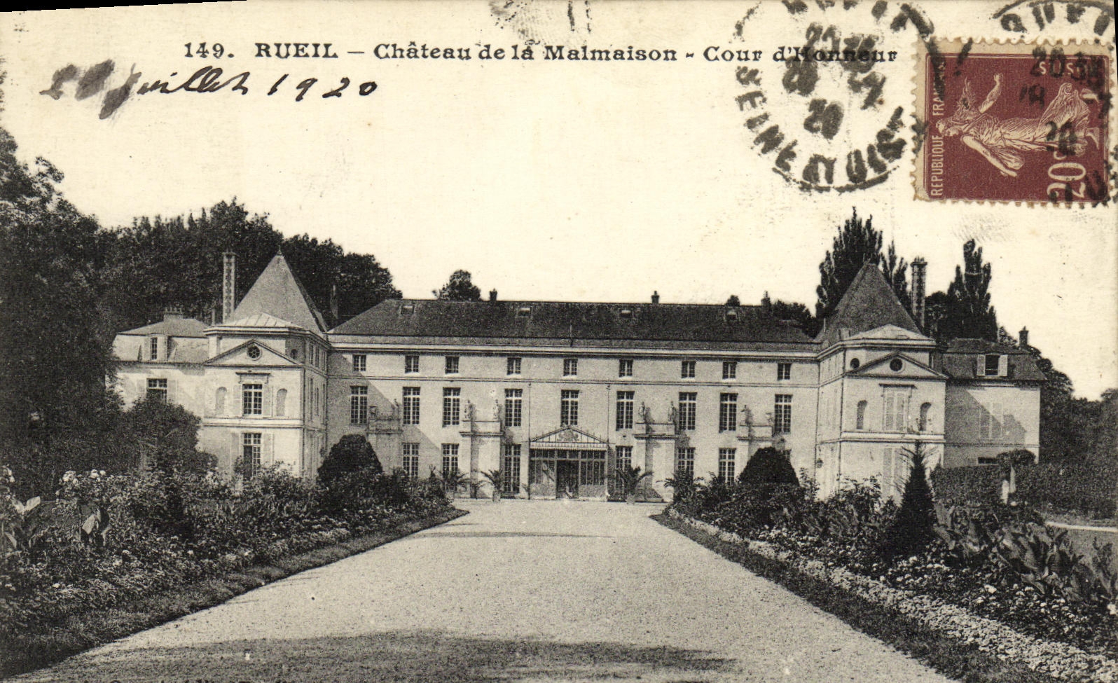 CPA Rueil Chateau de la Malmaison Cour d honneur