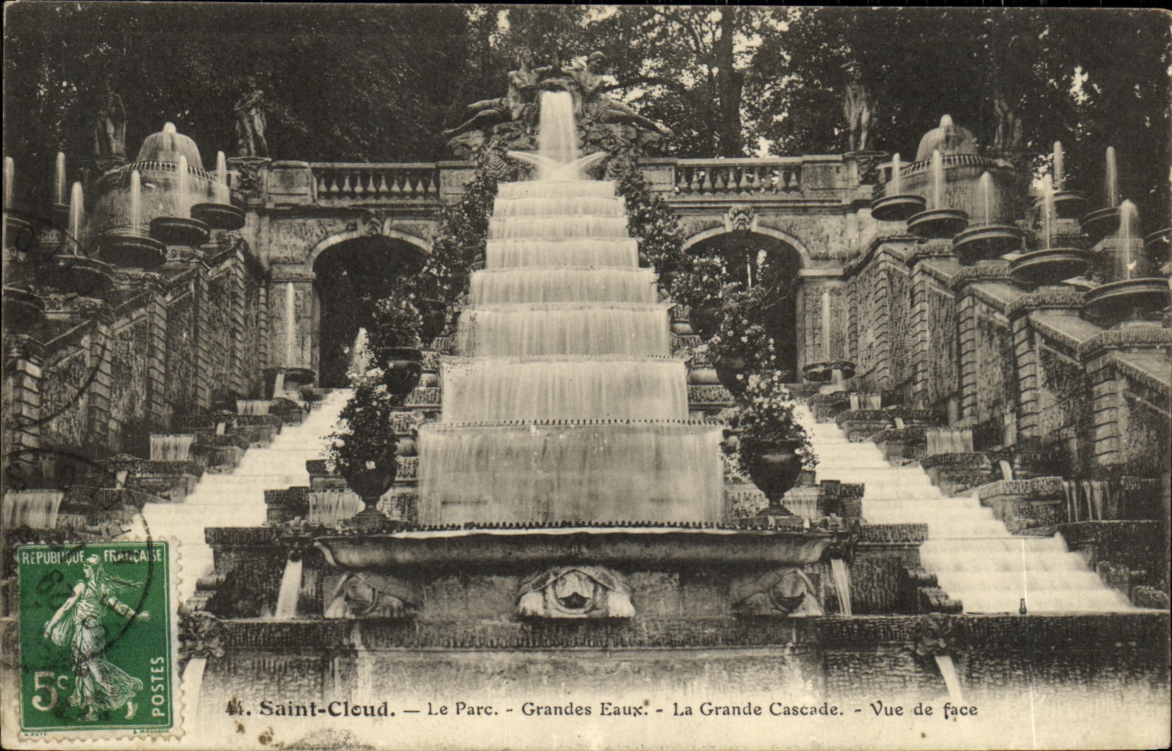 CPA Parc De Saint Cloud Le Parc Grandes Eaux La Grande Cascade Fue de face