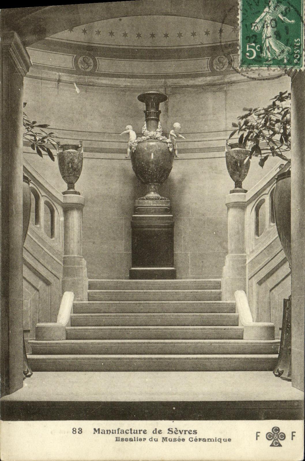 CPA Sevres Manufacture Escalier du musee ceramique 