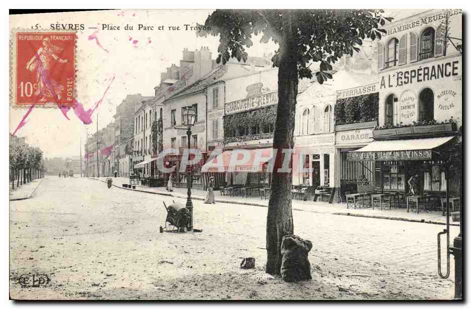 CPA Sevres Place du Parc et Rue Troyon