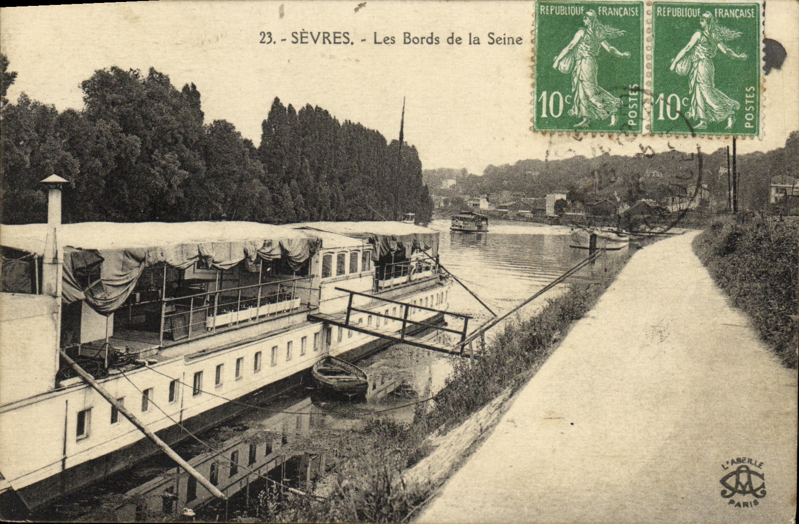 CPA Sevres Les Bords de la Seine Bateau Peniche
