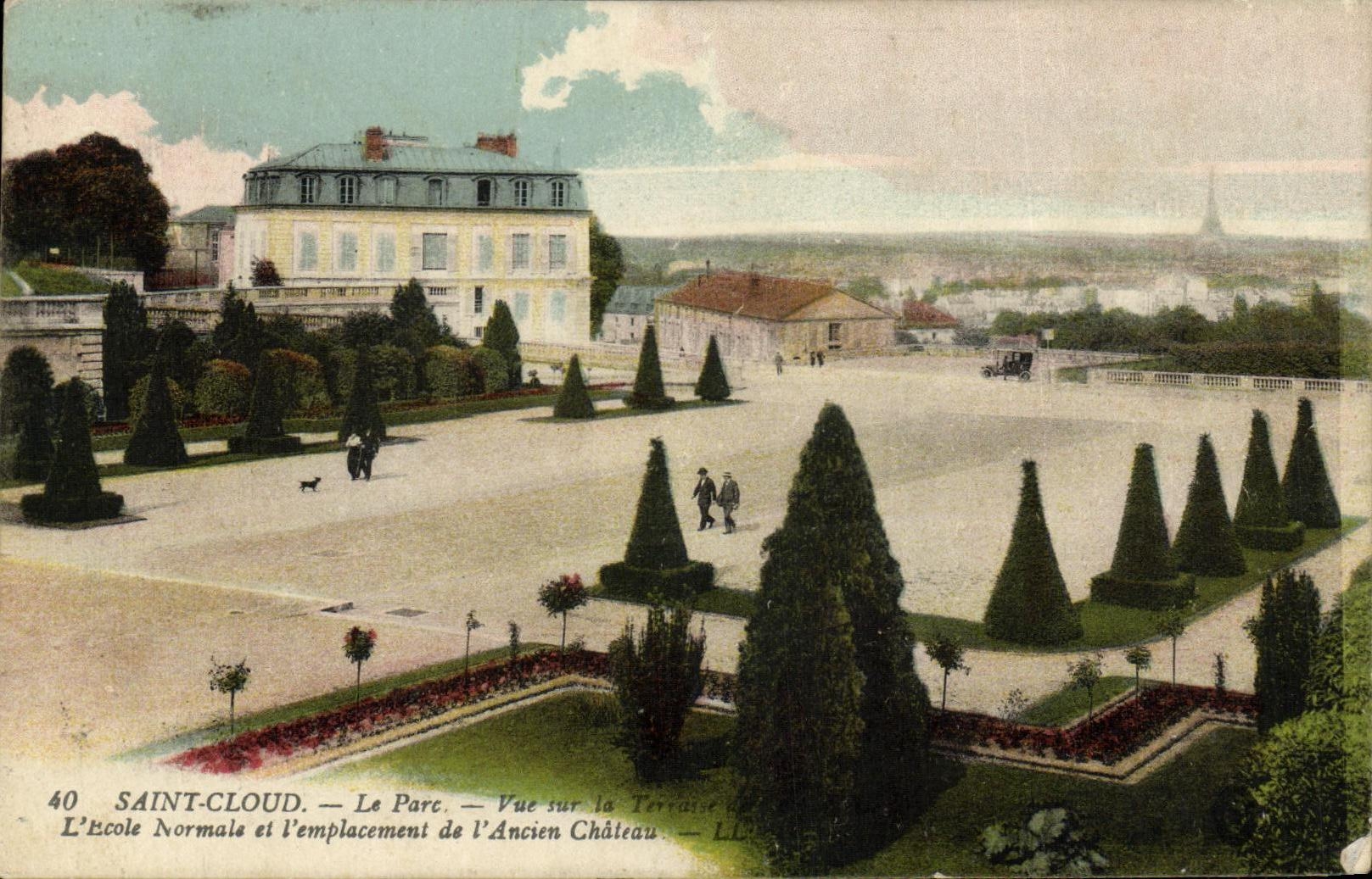 CPA Saint Cloud Le Parc Vue Sur La terrasse L Ecole normale et l emplacement de l ancien chateau 