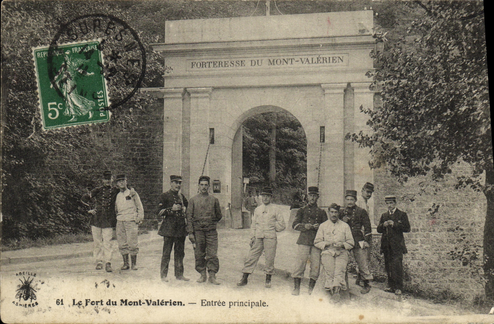CPA Le Fort du Mont Valerien Entree Principale Militaria Soldats