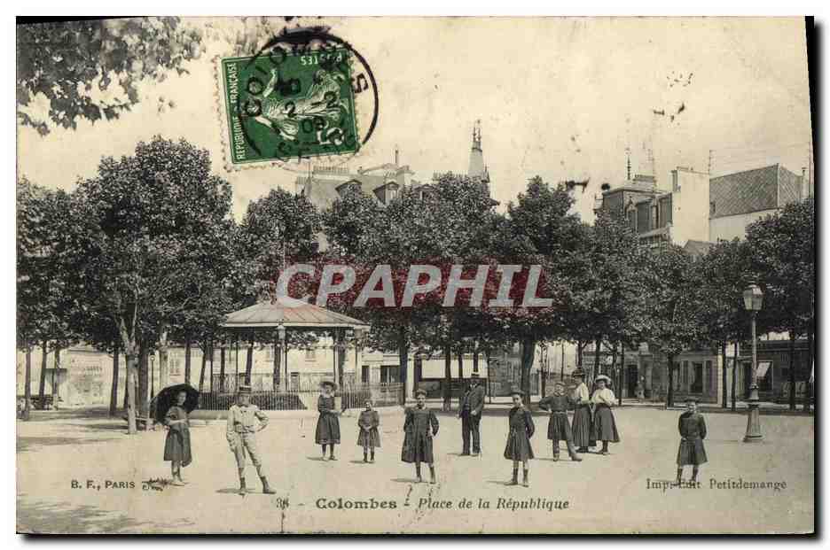 CPA Colombes Place de la Republique Enfants
