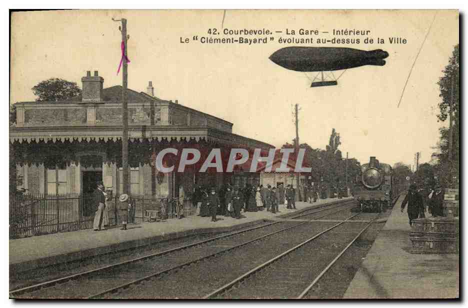 CPA Courbevoie La Gare Interieur Clement Bayard evoluant au dessus de al ville Zeppelin Dirigeable Train TOP