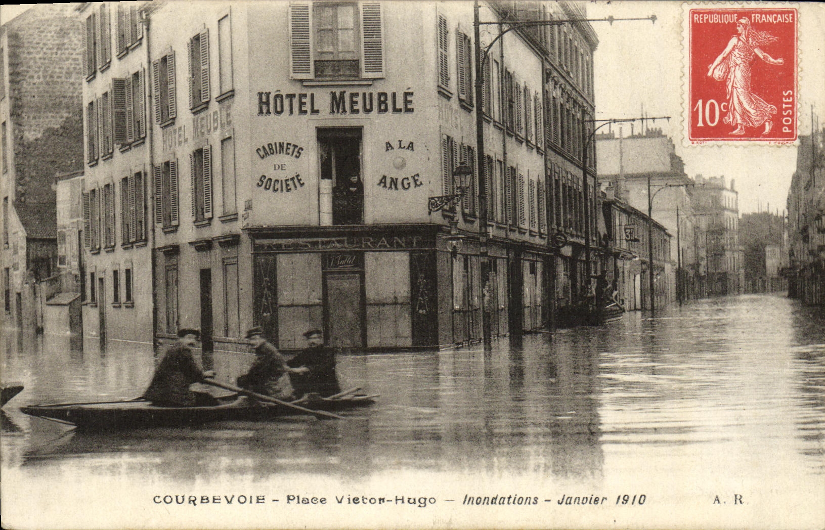 CPA Courbevoie Place Victor Hugo Inondatiosn Janvier 1910 Hotel Meuble 
