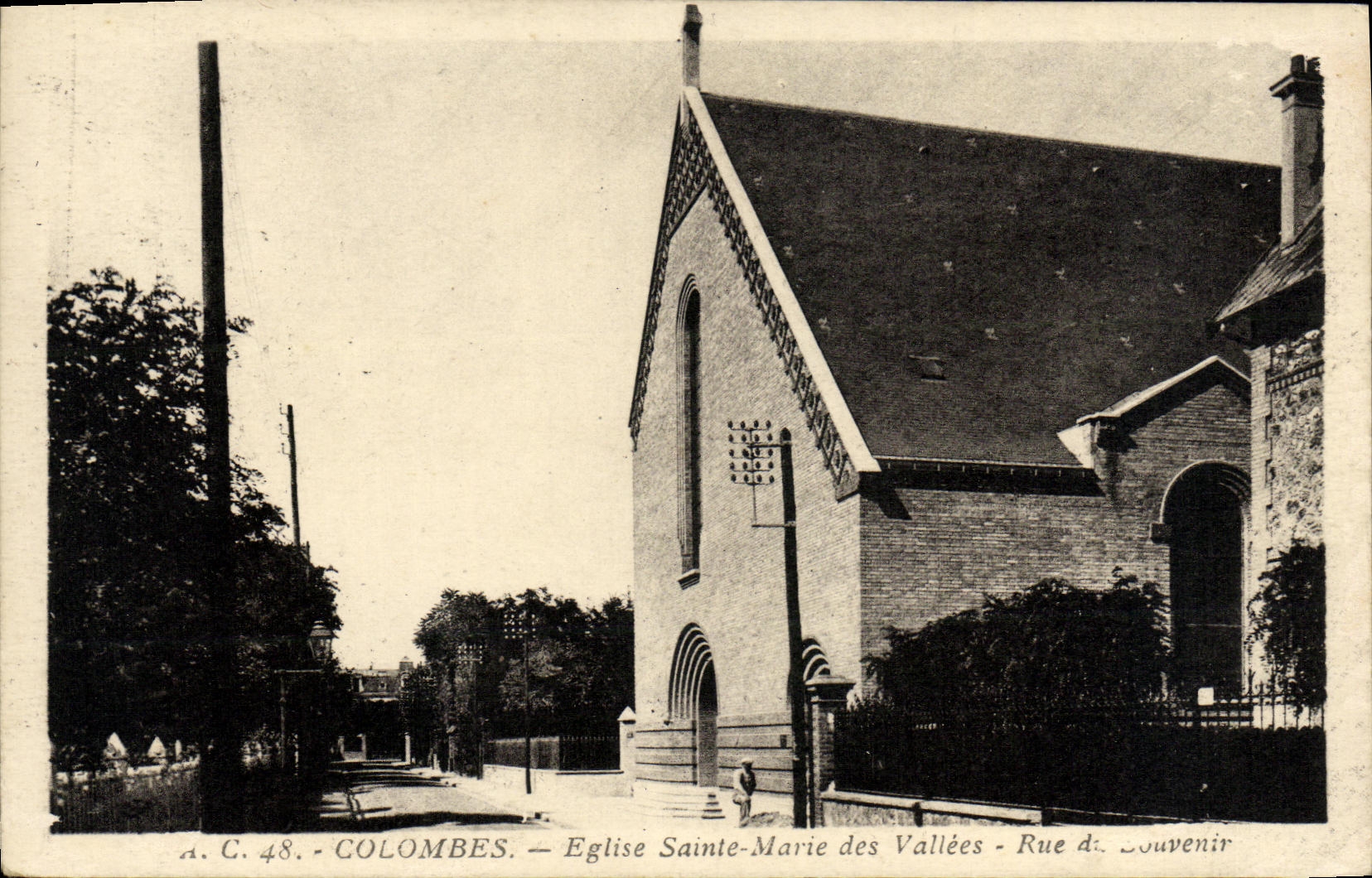 CPA Colombes Eglise Sainte Marie des Vallees Rue du souvenir 