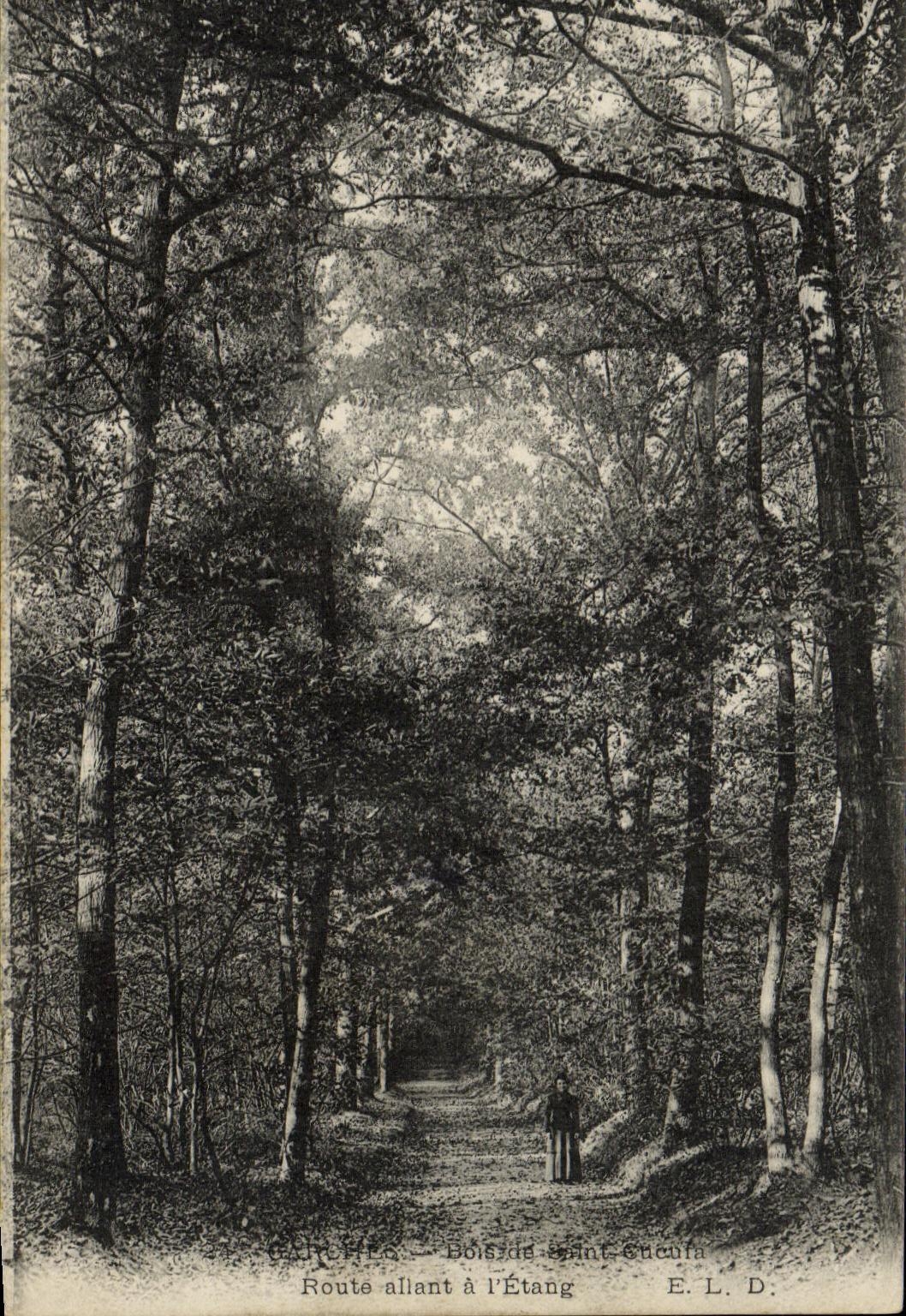 CPA Garches Bois de Saint Cucufa Route allant a l etang
