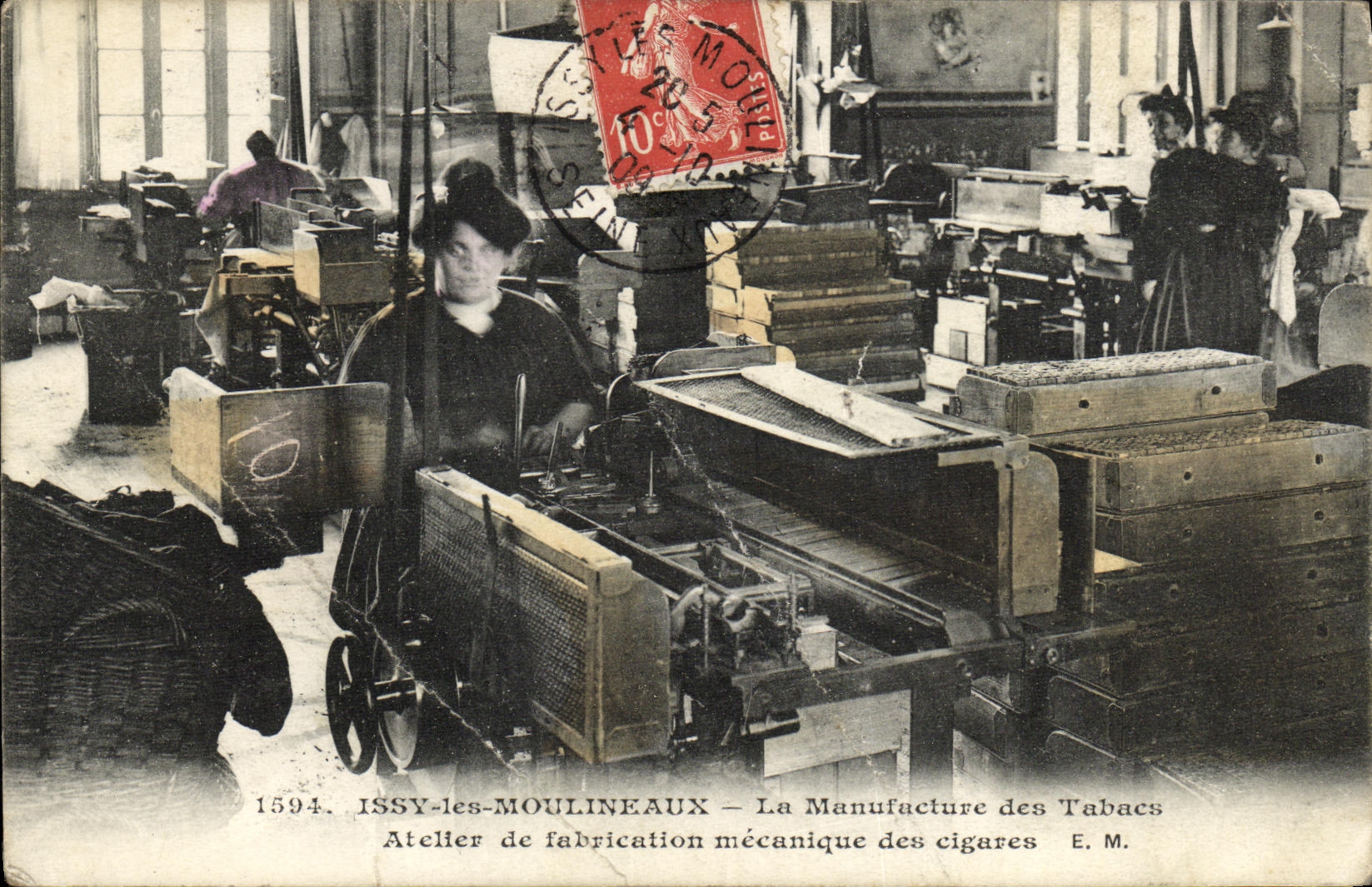 CPA Issy les Moulineaux La Manufacture des Tabacs Atelier de fabrication mecanique de cigares