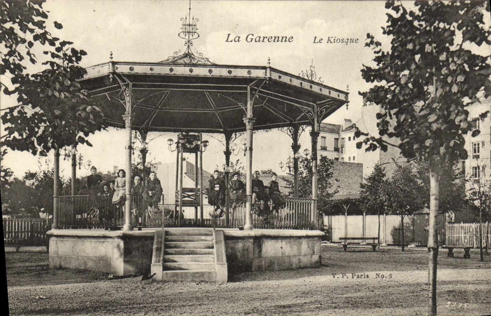 CPA La Garenne Le Kiosque Enfants