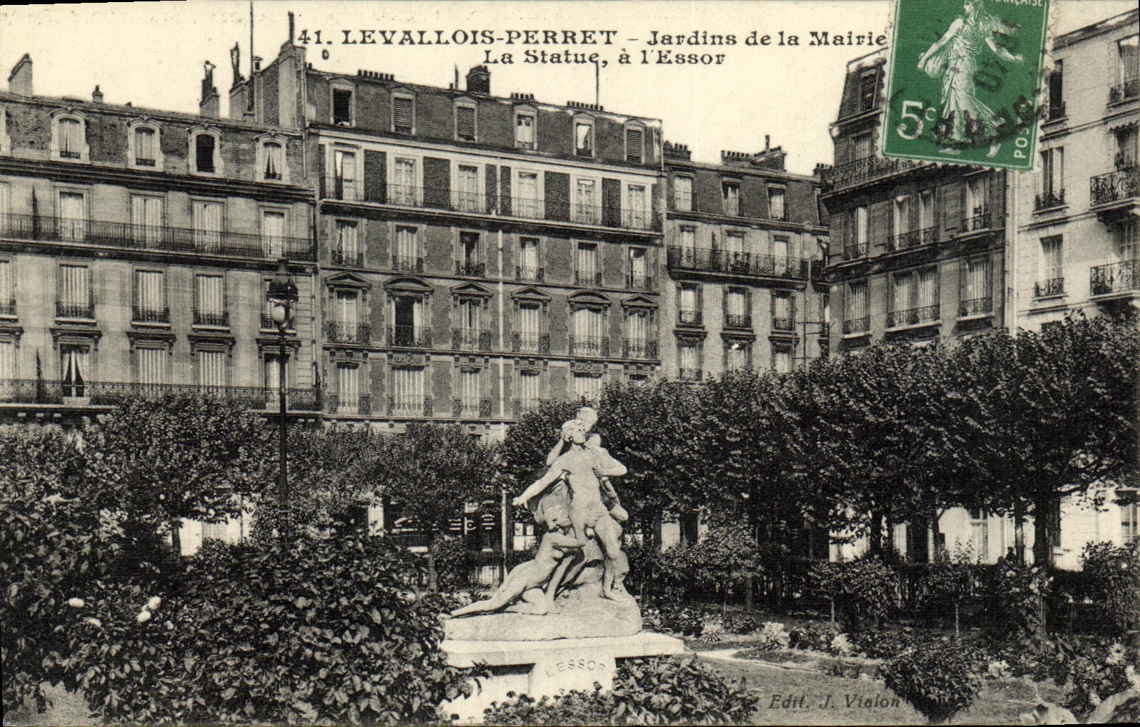 CPA Levallois Perret Jardins de la Mairie La Statue a L Essor