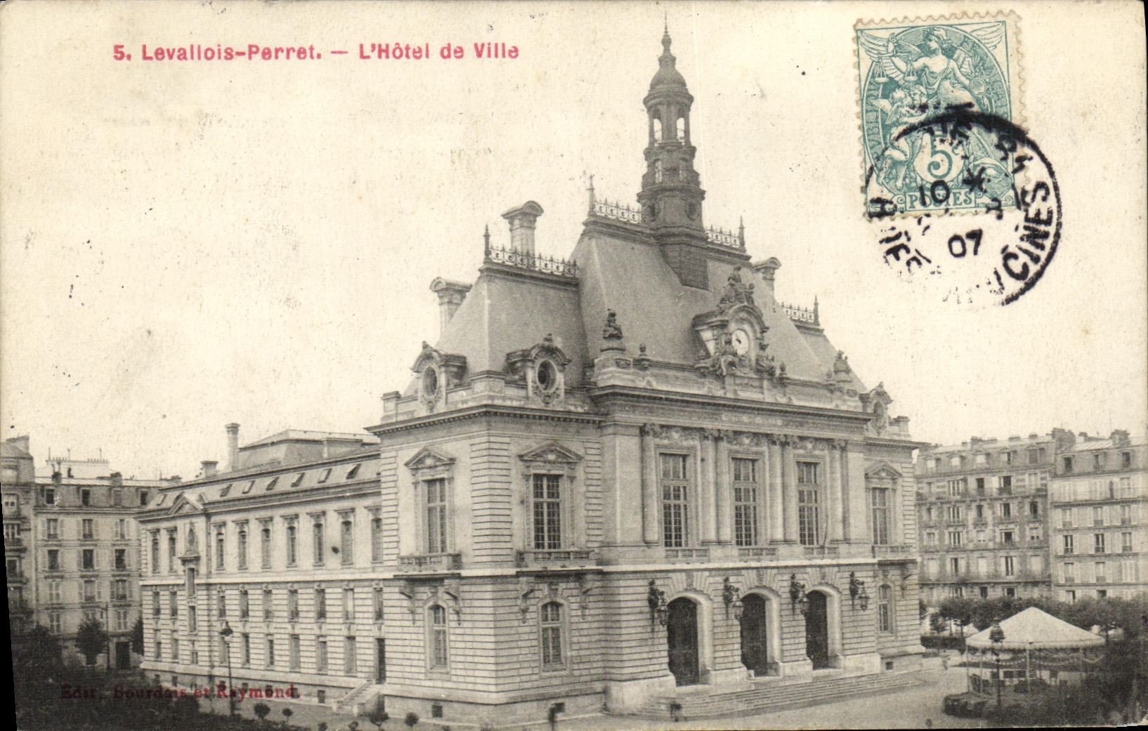 CPA Levallois Perret L Hotel de Ville Kiosque